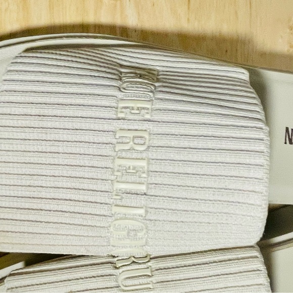 Winter True Religion Cream Sandals Size 8.5 True To Size - Picture 3 of 5